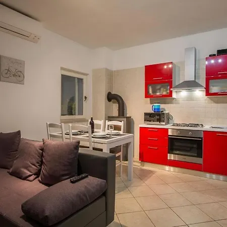 Verunic 14286b Apartment